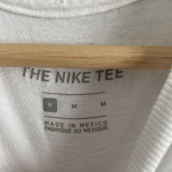 Nike T shirt - Picture 3 of 4